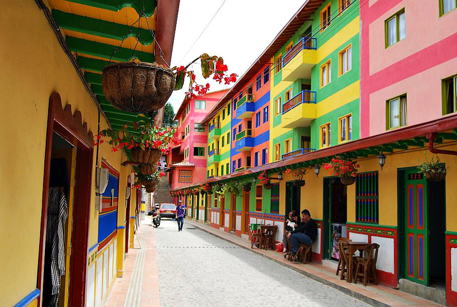Chiêm ngưỡng thị trấn cổ tích màu sắc nhất thế giới